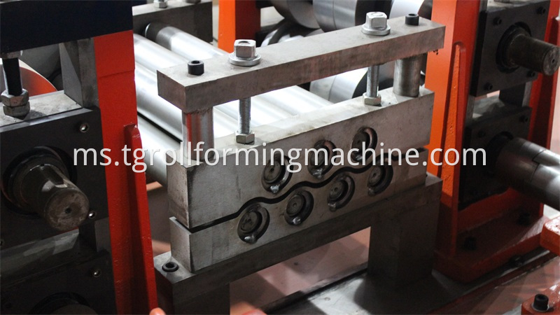 Waves Crash Barrier Roll Forming Machine